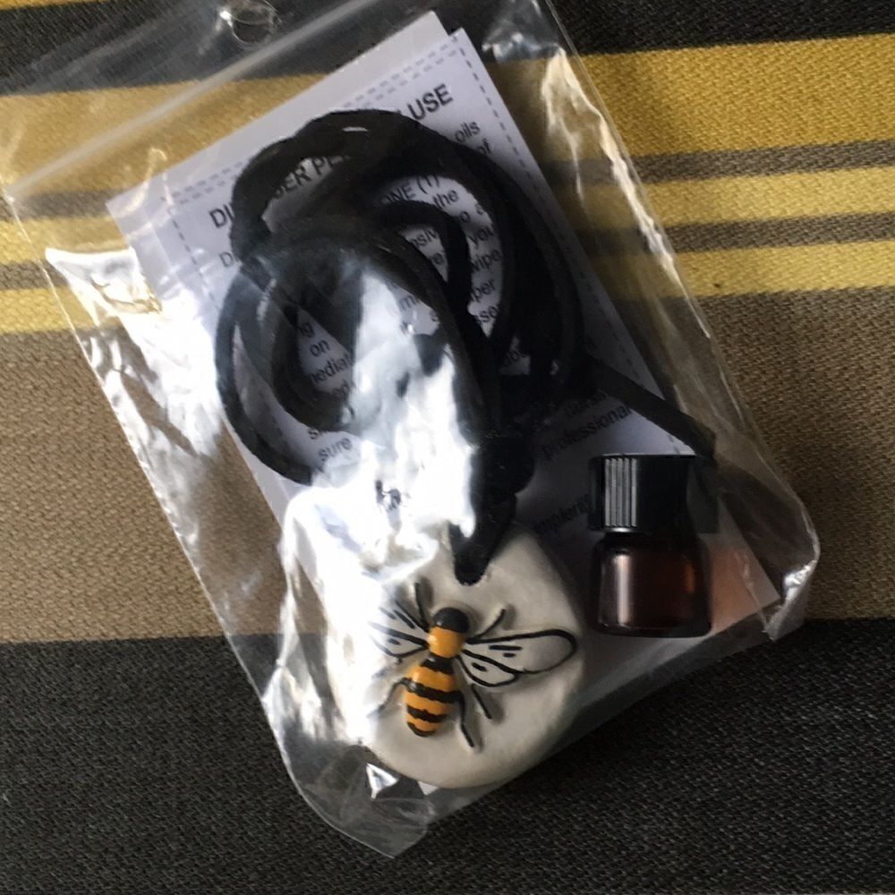 Hand made Bumble Bee pendant with essential oil - Picture 5 of 6